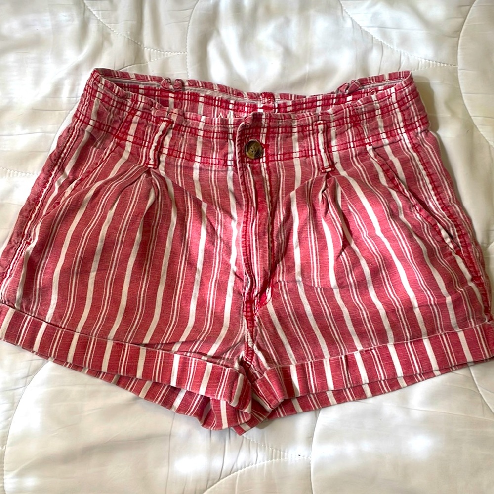 Paper bag American Eagle shorts